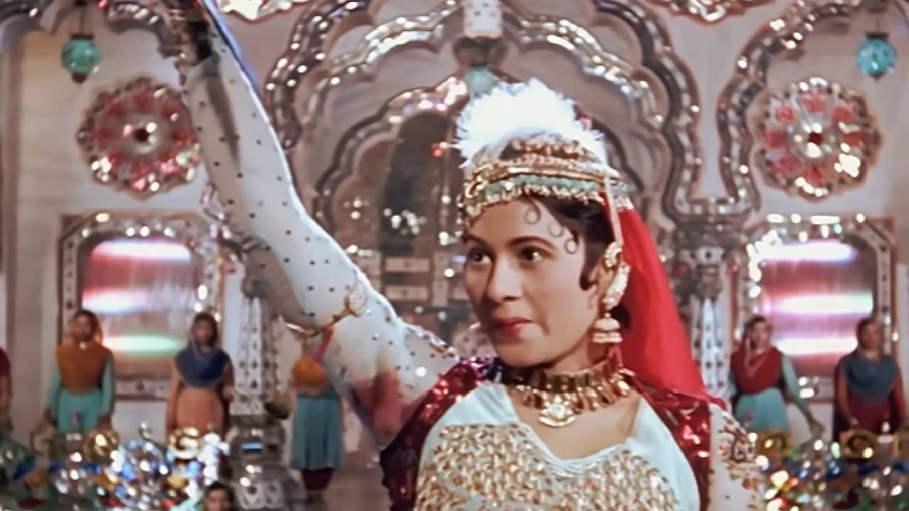 ‘प्यार किया तो डरना क्या’ हे केवळ एक गाणं राहिले नाही तर हिंदी चित्रपटसृष्टीच्या इतिहासातील एक कल्ट क्लासिक बनले आहे. मधुबालांचा अभिनय, लता मंगेशकरांचा आवाज, नौशाद यांचे संगीत यामुळे हे गाणं आजही प्रेक्षकांच्या मनावर राज्य करते.