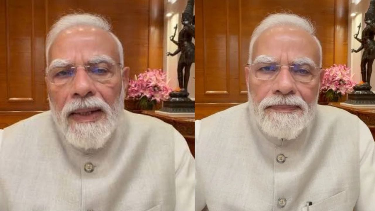 पंतप्रधान मोदी यांच्याबद्दल अपशब्द बोलणाऱ्या मुलीच्या आईची डोके चक्रावणारी मागणी, थेट म्हटले, तुम्ही तिला.. पंतप्रधान मोदी यांच्याबद्दल अपशब्द बोलणाऱ्या मुलीच्या आईची डोके चक्रावणारी मागणी, थेट म्हटले, तुम्ही तिला..