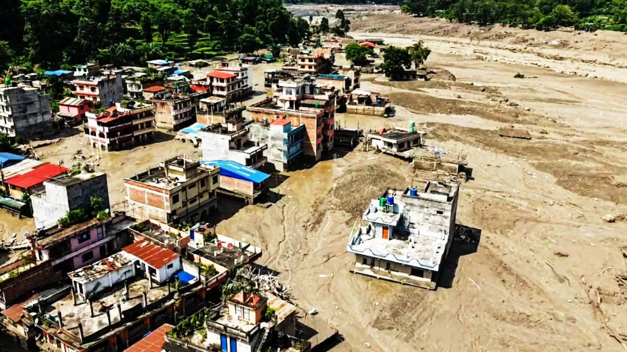 Nepal Flood : नेपाळच्या जलप्रलयात महाराष्ट्रातील किती जण बेपत्ता? एकूण भारतीय पर्यटकांचा आकडा आला समोर Nepal Flood : नेपाळच्या जलप्रलयात महाराष्ट्रातील किती जण बेपत्ता? एकूण भारतीय पर्यटकांचा आकडा आला समोर