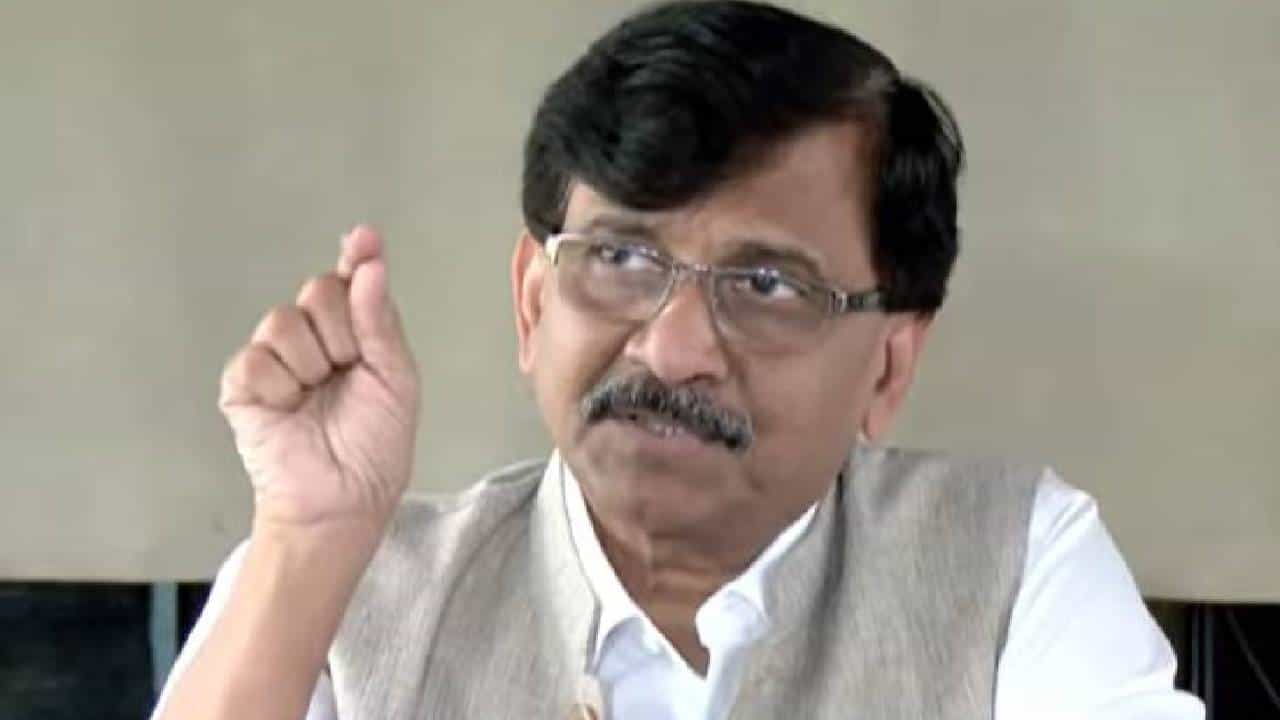 Sanjay Raut On Shivsena Hearing | आम्ही निश्चिंत आहोत…संविधानाशी द्रोह करणाऱ्यांचा शेवट कायद्यानेच होईल; सुनावणीनंतर संजय राऊतांचा इशारा!