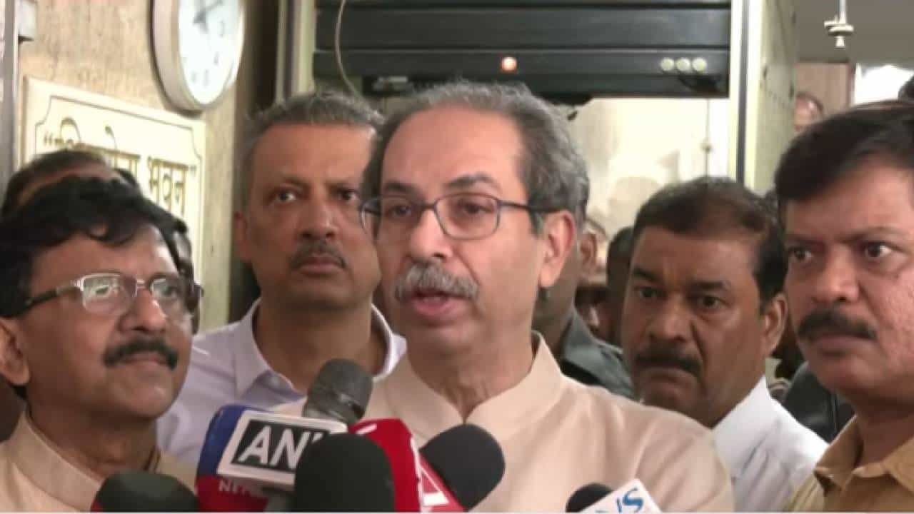 Uddhav Thackeray | झुरळ, भरकटलेले म्हणणारे पंतप्रधान मोदी तरुणांची माफी मागणार का?; उद्धव ठाकरेंचा थेट सवाल