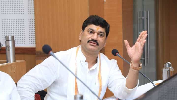 माझ्यासारख्या व्यक्तीला वाटतं की...; पंकजा मुंडेंनंतर आता धनंजय मुंडेंचंही मोठं विधान माझ्यासारख्या व्यक्तीला वाटतं की...; पंकजा मुंडेंनंतर आता धनंजय मुंडेंचंही मोठं विधान