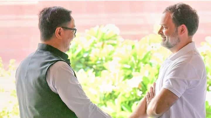 दिल्लीत मोठ्या घडामोडी! किरण रिजिजू थेट राहुल गांधींच्या भेटीला; नेमकं काय शिजतंय? दिल्लीत मोठ्या घडामोडी! किरण रिजिजू थेट राहुल गांधींच्या भेटीला; नेमकं काय शिजतंय?