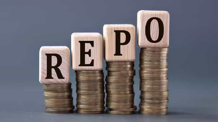 EMI भरणाऱ्यांसाठी मोठी बातमी! RBI चा रेपो रेटवर मोठा निर्णय; तुमच्या खिशावर काय परिणाम? EMI भरणाऱ्यांसाठी मोठी बातमी! RBI चा रेपो रेटवर मोठा निर्णय; तुमच्या खिशावर काय परिणाम?