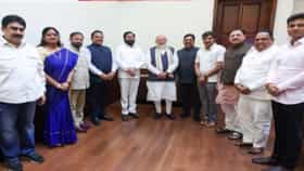 मोदी-शिंदे भेटीचा फोटो आला समोर! तासाभराहून अधिक चर्चा; बैठकीत नेमकं क.