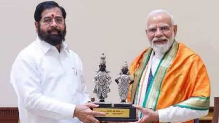 Congress on Eknath Shinde- PM Modi | जोडे का नाही काढले?; मोदी-शिंदेंचा विठ्ठलाच्या मूर्तीसोबतच्या फोटोवर काँग्रेसची बोचरी टीका Congress on Eknath Shinde- PM Modi | जोडे का नाही काढले?; मोदी-शिंदेंचा विठ्ठलाच्या मूर्तीसोबतच्या फोटोवर काँग्रेसची बोचरी टीका