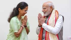 मोठी घडामोड! सुप्रिया सुळे 8 खासदारांसह पंतप्रधान मोदींना भेटणार-1730468