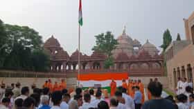 नवी दिल्लीतील अक्षरधाम मंदिरात स्वातंत्र्यदिन उत्साहात साजरा.