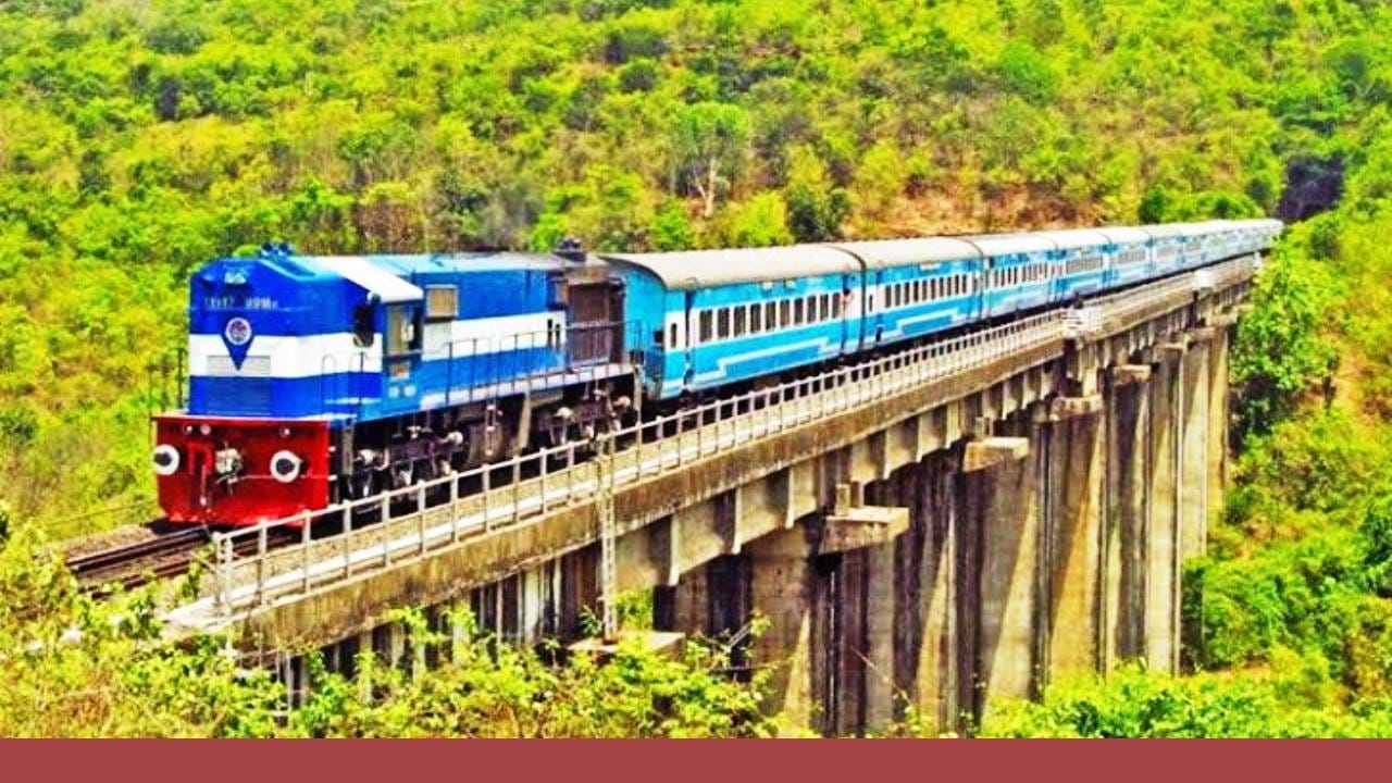 या रेल्वेत सीट बुकिंगसाठी आमदार निलेश राणे यांच्या कार्यालयाने संपर्क क्रमांकही जाहीर केला आहे. या क्रमांकावर कोकणात जाणारे भाविक सकाळी 11 ते संध्याकाळी 5 वाजेदरम्यान संपर्क साधू शकतात. सोमवार ते शनिवार या कालावधीत भाविक संबंधित क्रमांकावर संपर्क साधू शकतील. त्यांना या काळात रेल्वेतील सीट बुकिंगविषयीची इत्यंभूत माहिती देण्यात येईल.
