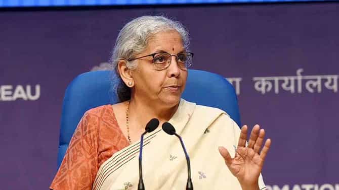 Nirmala Sitharaman On UPI Payment Charge : 2000 रुपयांच्या UPI पेमेंटवर MDR चार्ज कोण भरणार? अखेर सरकारनेच दिलं उत्तर