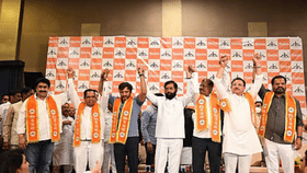 मोठी खळबळ! ठाकरे गटाचा मोठा डाव; सहा फुटीर खासदारांच्या अडचणी पुन्हा...