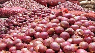 साखर कडू झाल्यानंतर किरकोळ बाजारात कांद्याचे दर दुप्पट, तर लसूण 200 रुपयांवर