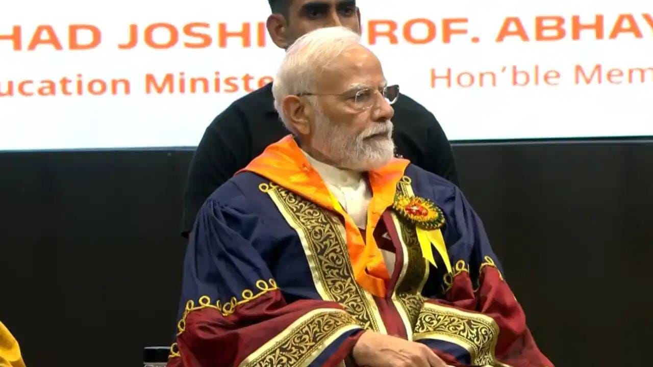 Narendra Modi : जो शिकेल, तोच जिंकेल… पंतप्रधान नरेंद्र मोदी यांचा विद्यार्थ्यांना कानमंत्र
