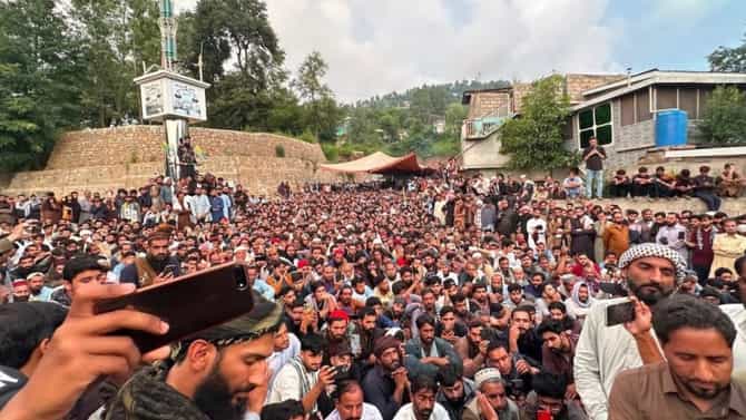 पाकिस्तानची उडाली घाबरगुंडी, थेट घेतला मोठा निर्णय, पाकव्याप्त काश्मीरमध्ये आता..