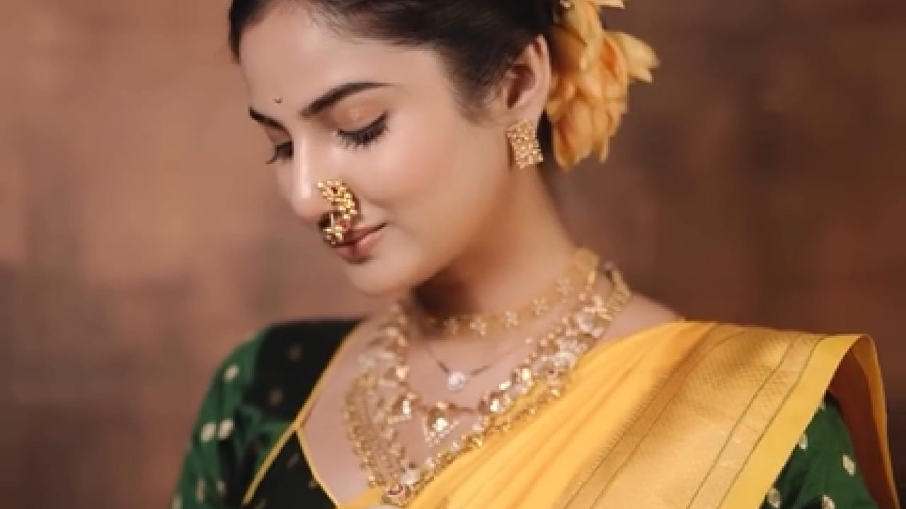 विशेष म्हणजे पूजाने या पारंपरिक पेहरावाला साजेसे दागिनेही परिधान केले होते. तिच्या या मनमोहक मराठमोळ्या लूकचे फोटो सोशल मीडियावर समोर येताच चाहत्यांनी भरभरून प्रेम व्यक्त केले.