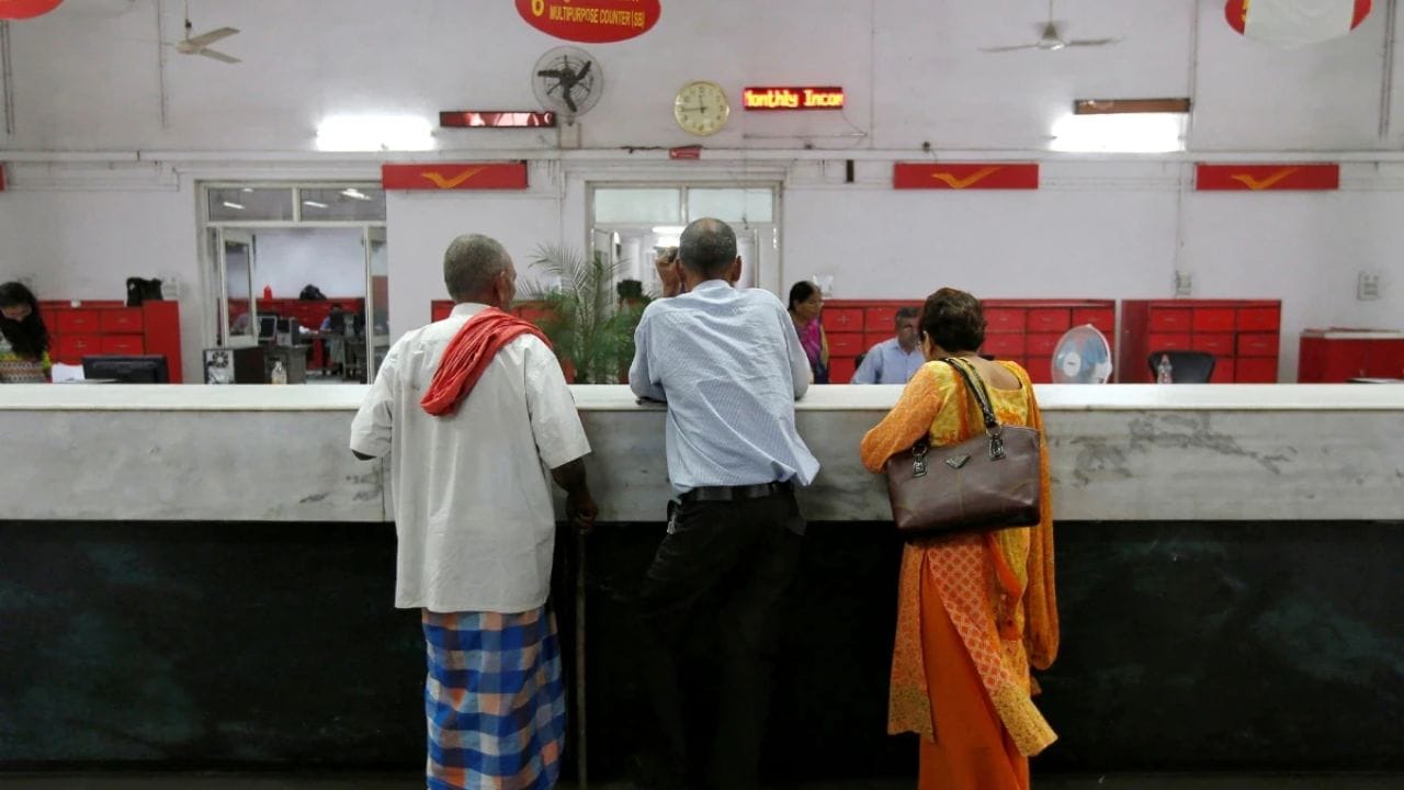 पोस्ट ऑफिसद्वारा संचालित स्मॉल सेव्हींग स्कीमच्या प्रसिद्धीला कारण म्हणजे यातील छोट्या रकमेलाही सरकार स्वत: गॅरंटी देते. याचा अर्थ ही Post Office Schemes ही एकदम झिरो रिस्क स्कीम आहे.