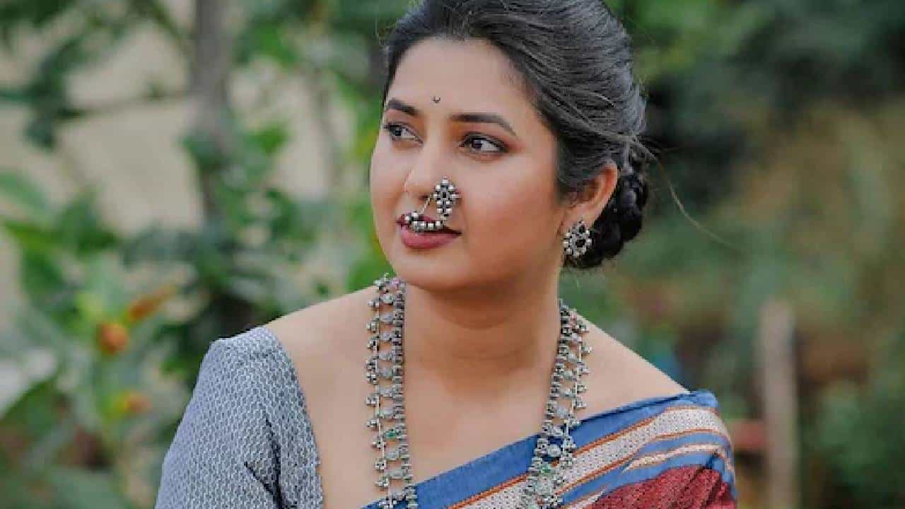 अभिनेत्री प्राजक्ता माळीसाठी आजचा दिवस खास आहे. प्राजक्ता आज आपला 37वा वाढदिवस साजरा करत आहे. दरवर्षीप्रमाणे यंदाही तिने वाढदिवसाचा दिवस कुटुंबीयांसोबत साजरा केला. मात्र, यंदाच्या वाढदिवशी प्राजक्ताने स्वतःसाठी एक महत्त्वाचा निर्णय घेत चाहत्यांना आश्चर्याचा धक्का दिला आहे.