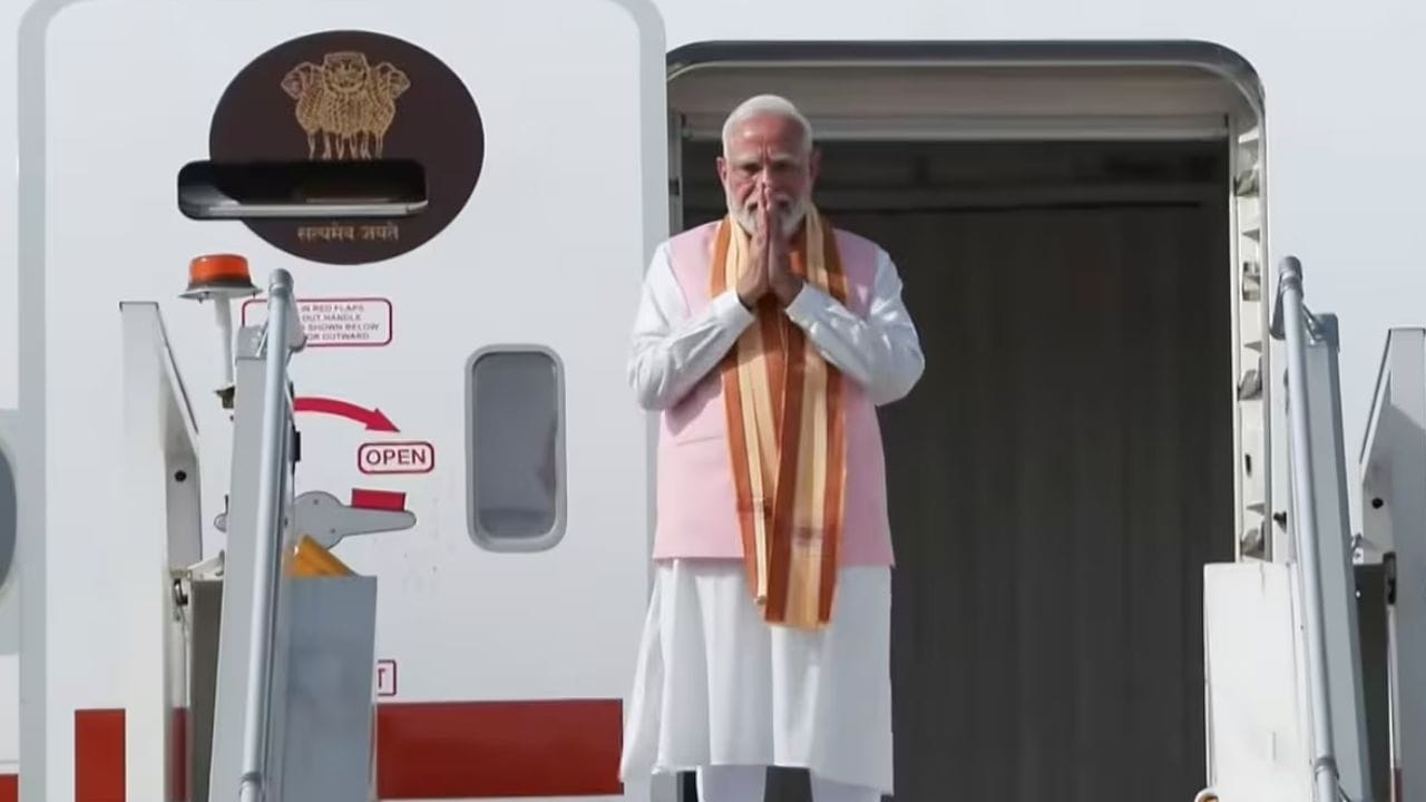 ताशकंदसाठी रवाना झाले नरेंद्र मोदी, भारतासाठी अत्यंत महत्वाचे आहे हे शहर, जुना इतिहास.. ताशकंदसाठी रवाना झाले नरेंद्र मोदी, भारतासाठी अत्यंत महत्वाचे आहे हे शहर, जुना इतिहास..