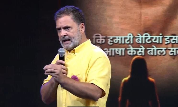 मुलगा घरी उशिरा येऊ शकतो. तो बाहेर जाऊ शकतो. पण मुलींना रात्री आठच्या आत घरी यावं लागतं. मुलांना तीन ते चार वेळा परीक्षा देता येते. परंतु मुलींना परीक्षेसाठी फक्त एकदाच संधी दिली जाते. तुझं लग्नाचं वय झालं आहे, लग्न कर असं सांगितलं जातं असा भेदभावही सांगितला.