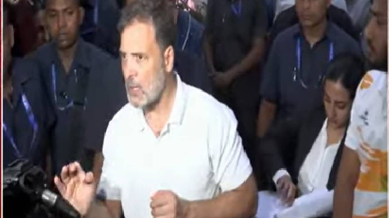 Rahul Gandhi : न्यायाच्या दिशेने हे पहिलं पाऊल .. पॅलेट गन प्रकरणी गुन्हा दाखल झाल्यावर राहुल गांधींची पहिली प्रतिक्रिया Rahul Gandhi : न्यायाच्या दिशेने हे पहिलं पाऊल .. पॅलेट गन प्रकरणी गुन्हा दाखल झाल्यावर राहुल गांधींची पहिली प्रतिक्रिया