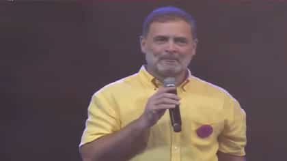Rahul Gandhi : हजारो मुलींसमोर राहुल गांधींचं मनुस्मृतीवर मोठं भाष्य.