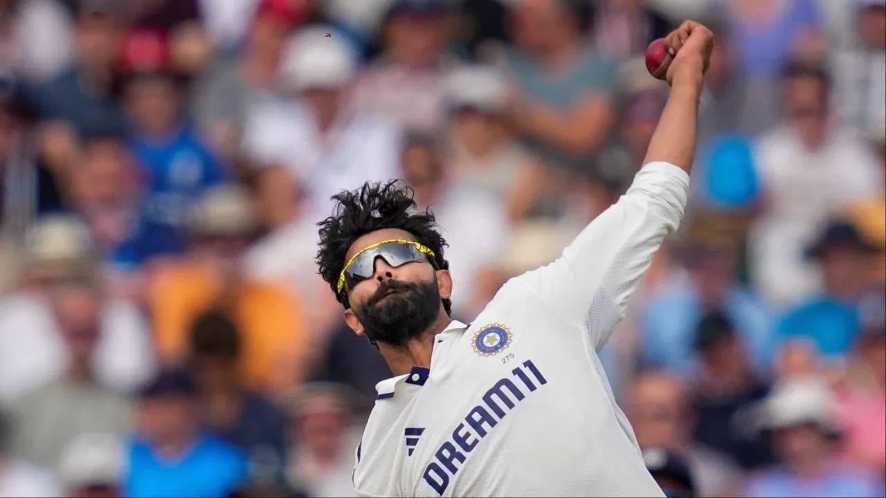 वेस्ट इंडिजविरुद्ध 2019 मध्ये किग्स्टन कसोटीत एक पाय क्रिझ लाईनच्या बाहेर पडल्याने शमारा ब्रूक्सची विकेट मिळाली नव्हती. 2020 मध्ये क्राइस्टचर्च कसोटीत न्यूझीलंडचा फलंदाज हेन्री निकल्सची विकेटसोबत असंच झालं होतं. तेव्हाही ओवरस्टेपिंगमुळे विकेट मिळाली नव्हती. (Photo: PTI)