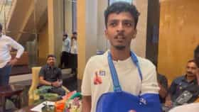 हाताला प्लास्टर... अभाविपच्या राड्यात जखमी झालेला रिहान बाबुडे थेट राहुल गांधींच्या भेटीला