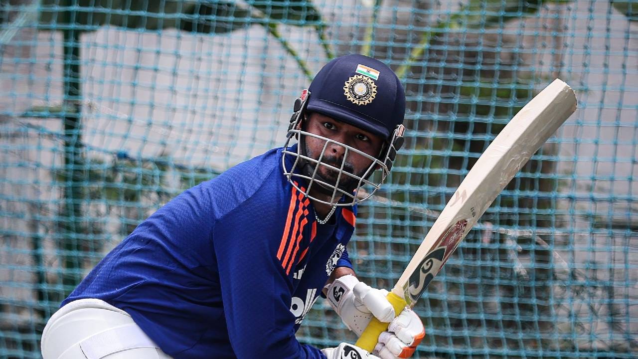 IND vs SL : गुडघ्यावर बसून टीम इंडिया विजय मिळवणार? सरावात गॉल कसोटीचा प्लान रेडी IND vs SL : गुडघ्यावर बसून टीम इंडिया विजय मिळवणार? सरावात गॉल कसोटीचा प्लान रेडी