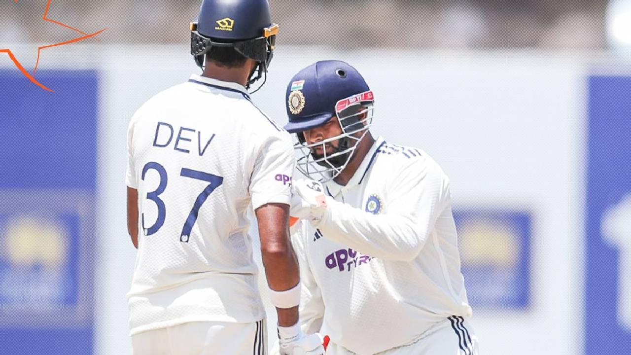 ऋषभ पंतने गॉल कसोटीतील दुसर्या डावात षटकार मारून अर्धशतक साजरं केलं. त्याने ज्या षटकारावर अर्धशतक पूर्ण केलं त्या षटकारावरच त्याने कसोटीतील 100व्या षटकाराची नोंद केली हे विशेष... (Photo: BCCI Twitter)