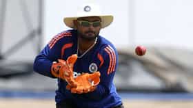 टीम इंडियातील करिअरसाठी IPL कर्णधारपद सोडावं लागेल! ऋषभ पंतला कोणी दिला असा सल्ला?