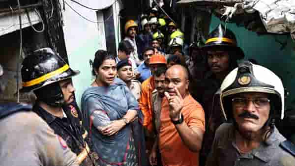 Ghatkopar Sakinaka Landslide : मुंबईत घरांवर डोंगराचा काही भाग कोसळून मोठी दुर्घटना, मुंबईच्या महापौरांची पहिली प्रतिक्रिया