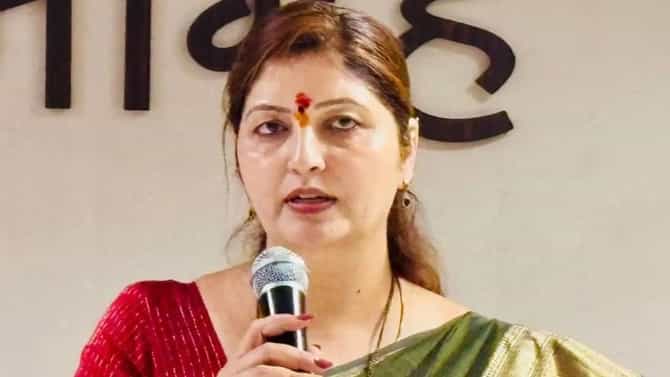काँग्रेस नेत्यांची रुपाली चाकणकरांवर बोचरी टीका