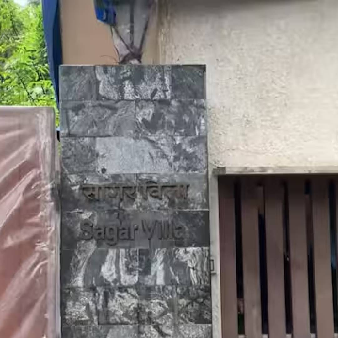 सामान्य दिसणारे रामानंद सागर यांचं घरसुद्धा अत्यंत सर्वसाधारण आहे. ते मुंबईतील जुहू परिसरात राहायचे. 'सागर व्हिला' नावाने त्यांचं हे घर आहे. एनएस रोड नंबर 11 वरील हे घर खूपच सामान्य आहे. रामानंद सागर आज हयात नसले तर त्यांचे कुटुंबीय याच घराच राहतात.