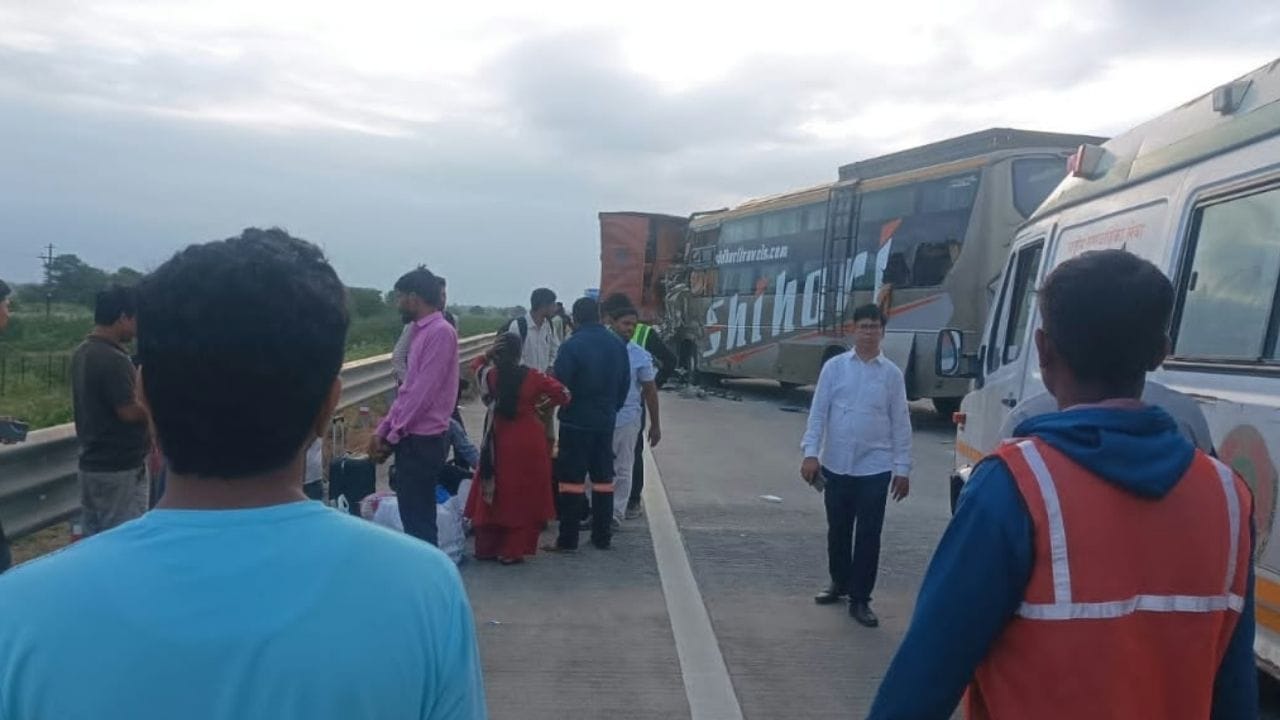 गेल्या काही दिवसांपासून समृद्धी महामार्ग चोरीच्या घटना वाढल्या आहेत. चार मोठ्या घटना पुढे आल्या. ज्याचे व्हिडीओही पुढे येताना दिसली.