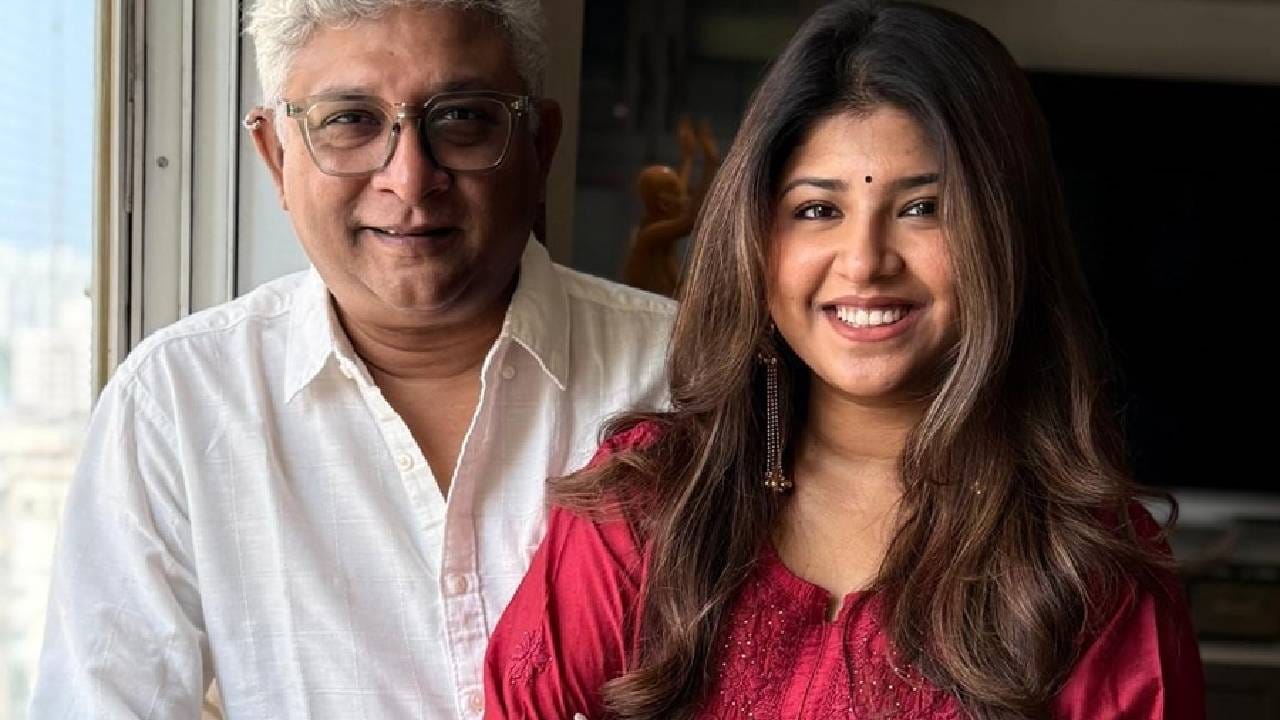काही वर्षांपूर्वी प्रदर्शित झालेल्या ‘महाराष्ट्र शाहीर’ या चित्रपटात तिने महत्त्वाची भूमिका साकारली होती. या चित्रपटात ती अभिनेता अंकुश चौधरीसोबत झळकली.