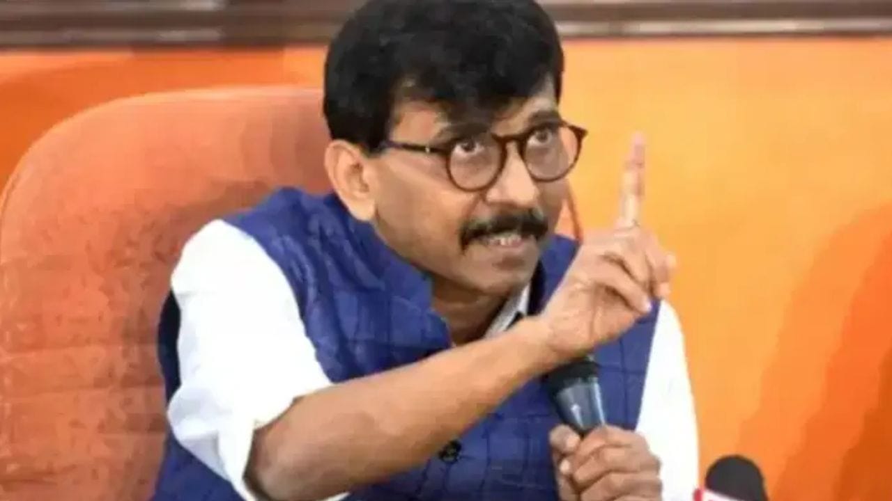 अभिजीत दिपके, आदित्य ठाकरे यांचे फोटो फडणवीसांनी व्यासपीठावर लावले पाहिजेत, कारण त्यांच्यामुळेच.., राऊतांचा खोचक टोला अभिजीत दिपके, आदित्य ठाकरे यांचे फोटो फडणवीसांनी व्यासपीठावर लावले पाहिजेत, कारण त्यांच्यामुळेच.., राऊतांचा खोचक टोला