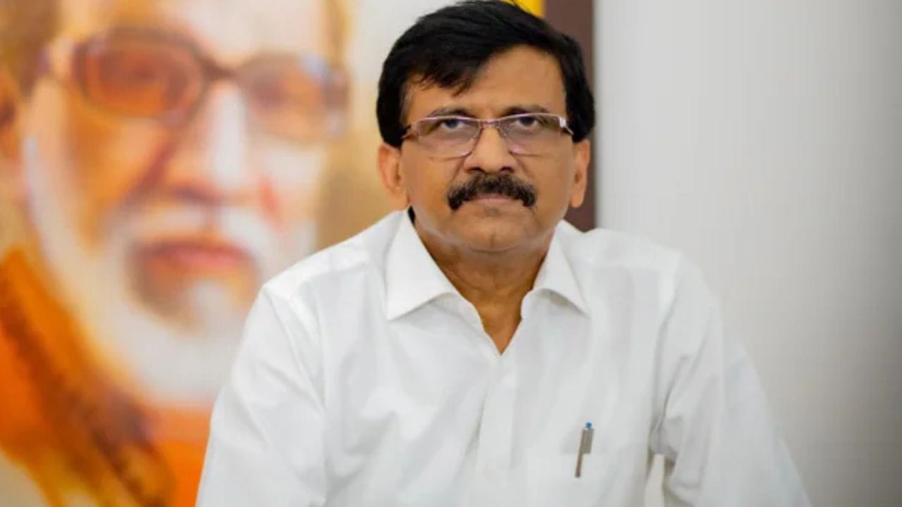 फुटीर गटाला मान्यता देणं, पक्ष देणं आणि चिन्ह देणं हे बेकायदेशीर - संजय राऊत फुटीर गटाला मान्यता देणं, पक्ष देणं आणि चिन्ह देणं हे बेकायदेशीर - संजय राऊत