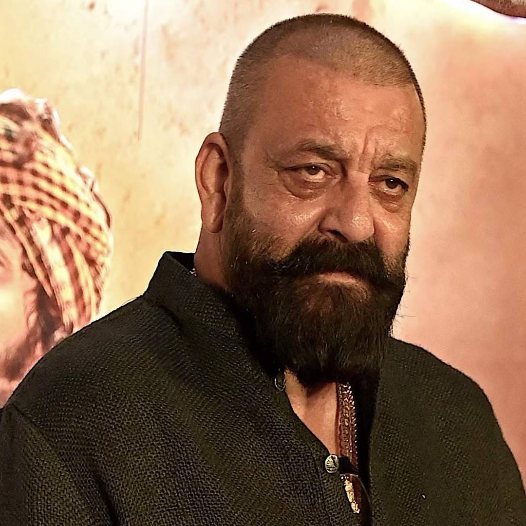 एआयजी हॉस्पिटल्सच्या युट्यूब चॅनलवर डॉ. डी. नागेश्वर रेड्डी यांच्याशी बोलताना संजू बाबा त्याच्या करिअरच्या सुरुवातीच्या काळाबद्दल मोकळेपणे व्यक्त झाला. संजय म्हणाला, एकेकाळी चित्रपटसृष्टी ही एका कुटुंबासारखी होती, जिथे एकोपा आणि सौहार्दाची भावना होती. 

