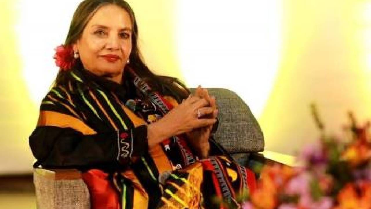 यानंतर शबाना आझमी यांनी अनेक गाजलेल्या चित्रपटांमध्ये संस्मरणीय भूमिका साकारल्या. त्यांच्या अभिनयाची दखल केवळ प्रेक्षकांनीच नाही तर राष्ट्रीय आणि आंतरराष्ट्रीय स्तरावरही घेतली. त्यांच्या कारकिर्दीत अनेक प्रतिष्ठेचे पुरस्कार जमा झाले असून, त्यांना पाच वेळा राष्ट्रीय पुरस्कार आणि पाच फिल्मफेअर पुरस्कार मिळाले आहेत.