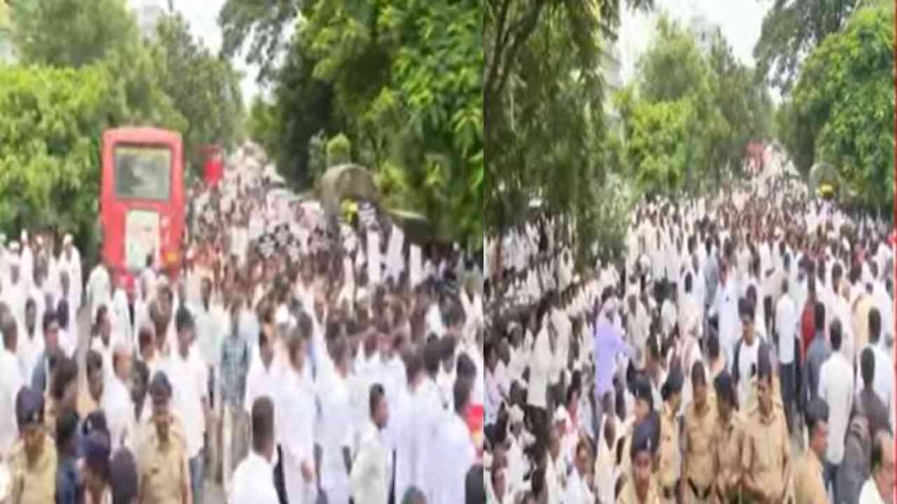 Shaktipeeth Marg : 'पैसे जास्त झाले असतील तर..' शक्तीपीठ मार्गाविरोधात सांगलीत भव्य मोर्चा, काँग्रेस-शरद पवार पक्षाचे बडे नेते आले एकत्र Shaktipeeth Marg : 'पैसे जास्त झाले असतील तर..' शक्तीपीठ मार्गाविरोधात सांगलीत भव्य मोर्चा, काँग्रेस-शरद पवार पक्षाचे बडे नेते आले एकत्र
