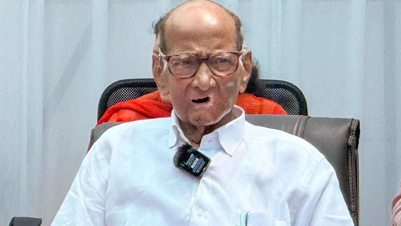 शरद पवार यांनी काय बोलावे हे तुम्ही नका सांगू... राज्यातील बडा नेता कडाडला शरद पवार यांनी काय बोलावे हे तुम्ही नका सांगू... राज्यातील बडा नेता कडाडला