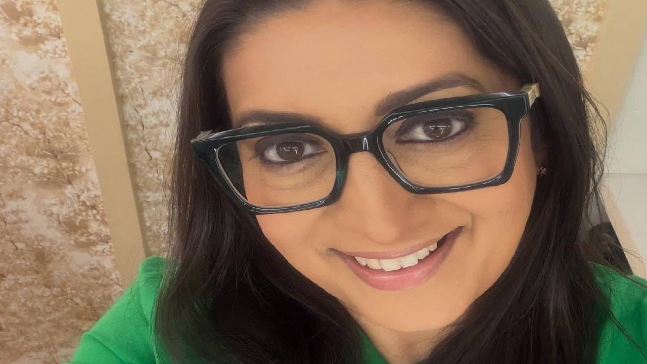 त्याच वर्षी त्यांच्याकडे मानव संसाधन विकास मंत्रालयाची जबाबदारी सोपवण्यात आली. पुढे त्यांनी वस्त्रोद्योग, माहिती व प्रसारण तसेच महिला व बालविकास यांसारखी महत्त्वाची मंत्रालयेही सांभाळली. 2019 मध्ये अमेठीत मात्र पूर्ण चित्र पालटलं. स्मृती इराणी यांनी राहुल गांधी यांचा 55,120 मतांनी पराभव करत मोठा राजकीय उलटफेर धक्का दिला. असं असलं तरीही 2024 साली मात्र, त्या लोकसभा निवडणुकीत काँग्रेसचे किशोरी लाल शर्मा यांनी स्मृती इराणींचा 1,67,196 मतांच्या मोठ्या फरकाने पराभव केला.