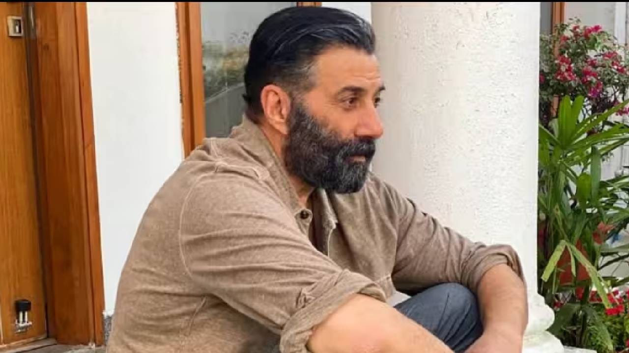 Sunny Deol: 56 कोटींचं कर्ज, बँकेकडून घराच्या लिलावाची नोटीस; सनी देओलने सांगितला कठीण काळ Sunny Deol: 56 कोटींचं कर्ज, बँकेकडून घराच्या लिलावाची नोटीस; सनी देओलने सांगितला कठीण काळ
