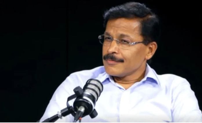 तुकाराम मुंढे हे धडाडाचे आयएएस अधिकारी आहे. सध्या ते राज्याच्या अन्न व औषध प्रशासन विभागाचे आयुक्त आहेत. हे पद स्वीकारल्यापासून भेसळयुक्त खाद्यपदार्थांची निर्मिती, विक्री करणाऱ्यांविरोधात ते कठोर कारवाई करत आहेत.