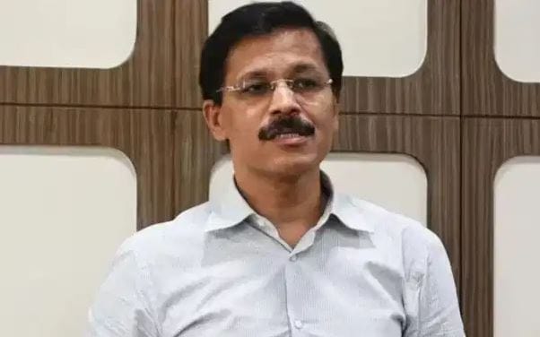 त्यांनी नुकतेच एक मुलाखत दिली आहे. या मुलाखतीत त्यांनी भेसळयुक्त अन्न, त्यांची काम करण्याची पद्धत तसेच त्यांच्या विद्यार्थी जीवनावरही भाष्य केलंय. त्यांनी भेसळयुक्त खाद्यपदार्थांवर आळा बसावा म्हणून पुढची योजनाही जाहीर केली.
