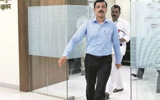 त्या वेळी वेटरने ‘बीयर आणू का?’ असे विचारताच मला संताप आला. मी तातडीने बॅग पॅक केली आणि रेल्वे स्थानक गाठले. तिकीट नसतानाही कर्नाटक एक्स्प्रेसचे जनरल तिकीट काढून टॉयलेटजवळ बसत भुसावळपर्यंत प्रवास केल. तेथून बसने संभाजीनगर गाठले, अशी आठवण त्यांनी सांगितली.
