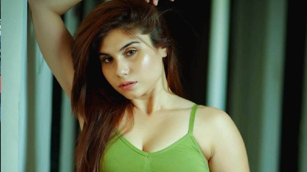 तान्याने Alphaneon Studioz सोबतच्या एका मुलाखतीत सांगितले होते की एका मालिकेच्या शूटिंगदरम्यान तिच्या को-अॅक्टरने तिला खूप अनकंफर्टेबल फील केले होते. याबाबत तान्याला विचारण्यात आले की अभिनेत्याने असे काय केले होते? ज्यामुळे त्यांना अनकंफर्टेबल वाटू लागले होते? त्यावर तान्या चॅटर्जी म्हणाली की माझी पहिली मालिका होती ‘कसक’. त्या मालिकेत सर्व कास्ट प्रसिद्ध होती.