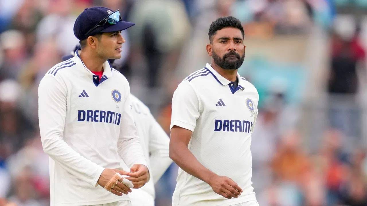 कसोटी क्रिकेटमध्ये सर्वाधिक सामने जिंकणाऱ्या संघांमध्ये ऑस्ट्रेलिया, इंग्लंड आणि दक्षिण अफ्रिका हे संघ पुढे आहेत. ऑस्ट्रेलियाने 426 कसोटी सामने जिंकले असून अव्वल स्थान गाठलं आहे. तर इंग्लंड 405 कसोटी विजयासह दुसऱ्या आणि दक्षिण अफ्रिका 191 कसोटी विजयासह तिसऱ्या स्थानावर आहे. (PHOTO CREDIT- PTI)