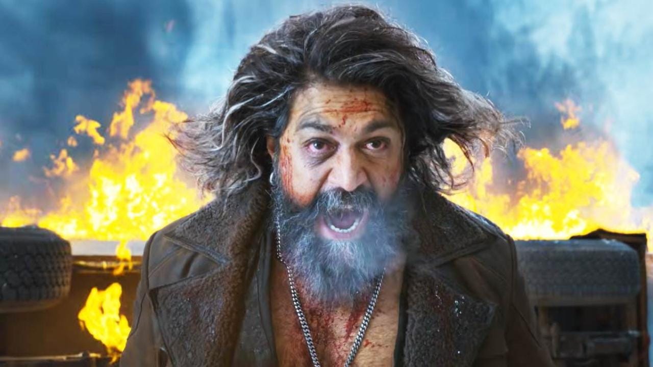 ‘टॉक्सिक’ यापूर्वी मार्चमध्ये रिलीज होणार होता. पण बॉक्स ऑफिसवर त्यावेळी ‘धुरंधर २’ प्रदर्शित होणार होता. रणवीर सिंह स्टारर चित्रपटाने सुरुवातीच्या तीन दिवसांत ३३९.२७ कोटींचे कलेक्शन केले होते. तर ‘टॉक्सिक’ने सनी देओलच्या ‘बॉर्डर २’ला (तीन दिवसांत १२१ कोटी) मागे टाकले आहे. याशिवाय राम चरणच्या ‘पेद्दी’ आणि विजयच्या ‘जन नायकन’ने पहिल्या तीन दिवसांत अनुक्रमे १२५.५० कोटी आणि ९२.७५ कोटींची कमाई केली होती.