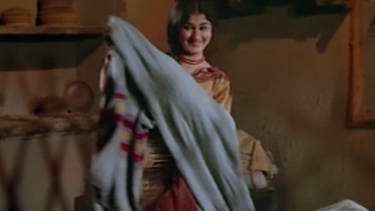 आई आणि मुलाचे नाते हे जगातील सर्वांत पवित्र आणि भावनिक नाते मानले जाते. या नात्यावर हिंदी चित्रपटसृष्टीत अनेक अविस्मरणीय गाणी तयार झाली असली, तरी 1968 मध्ये प्रदर्शित झालेल्या ‘राजा और रंक’ या चित्रपटातील गाणं आजही प्रेक्षकांच्या मनाला स्पर्श करते.